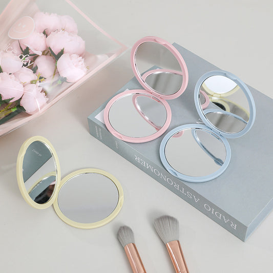 Foldable makeup mirror