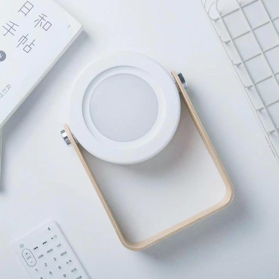 Foldable retractable night light
