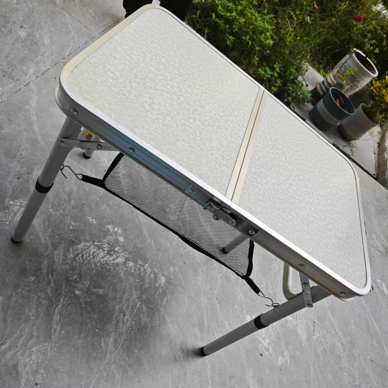 Folding table