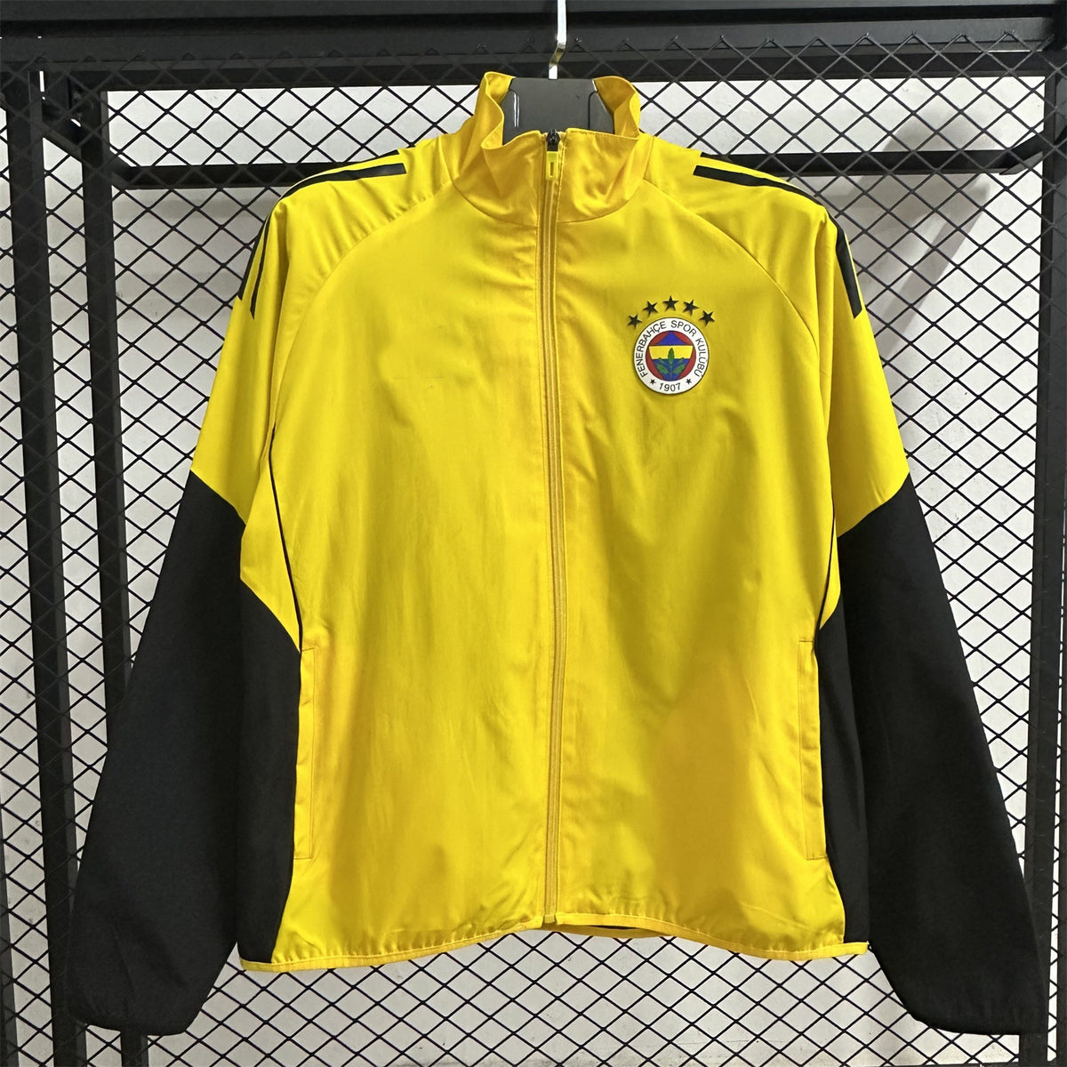 Football-themed single-breasted trench coat