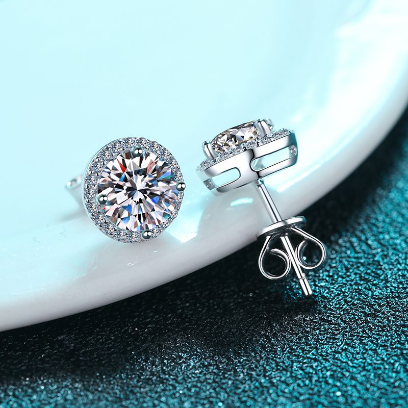 Four-claw round stud earrings