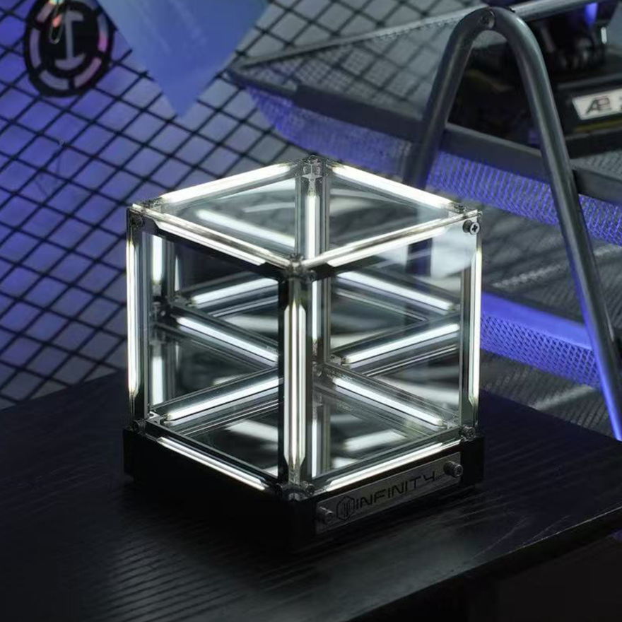 Four-dimensional space atmosphere lamp