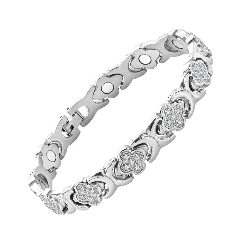 Four-leaf clover bracelet