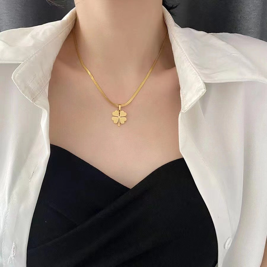 Four-leaf clover choker