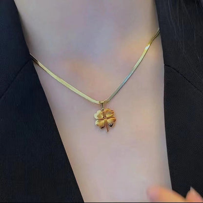 Four-leaf clover choker
