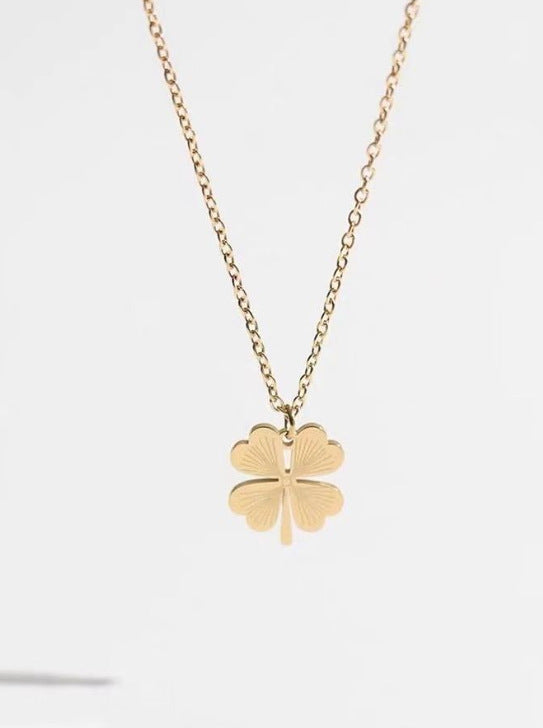 Four-leaf clover choker
