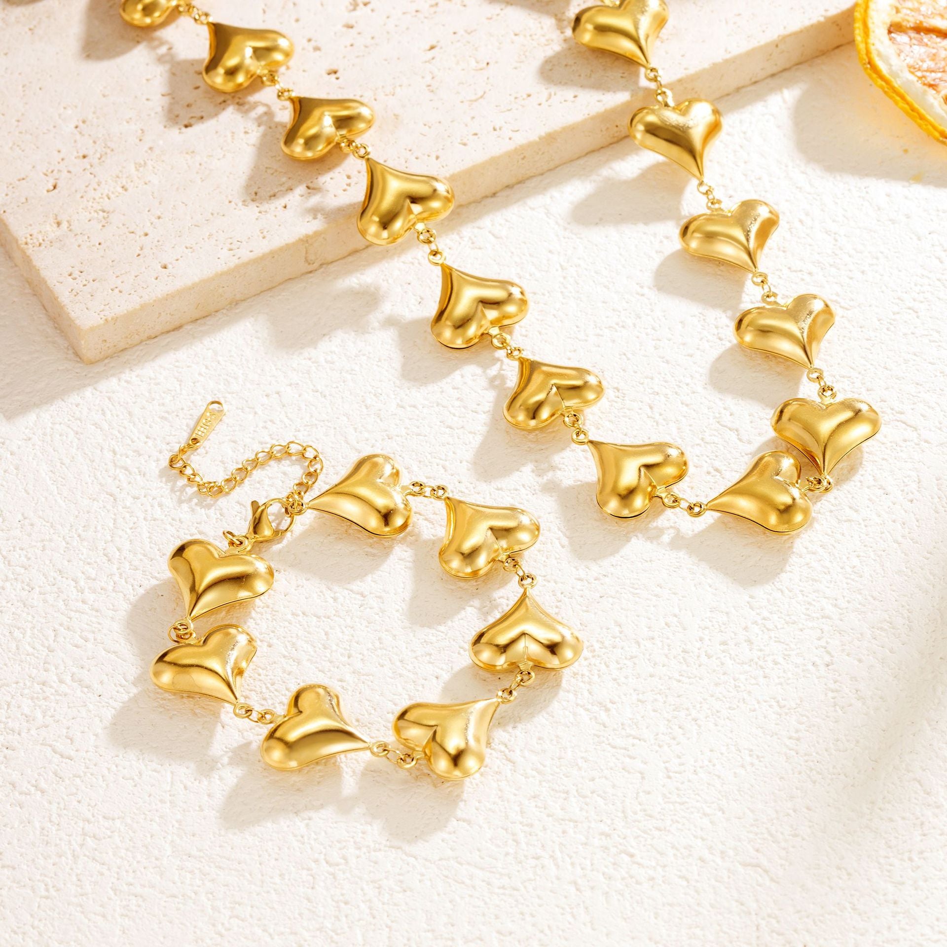 French niche heart-to-heart collarbone chain