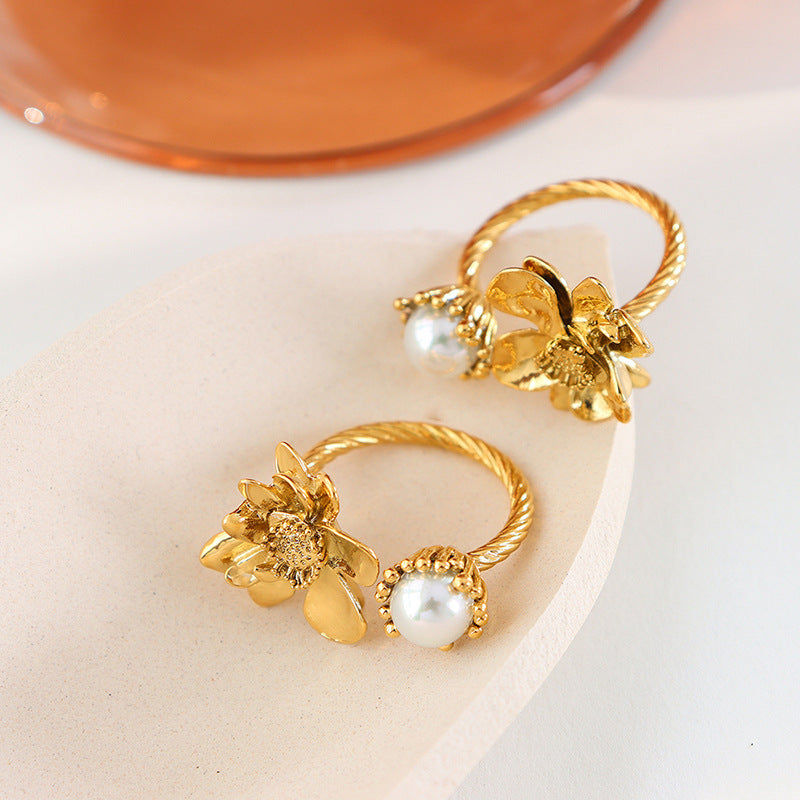 French Retro Ring with Floral Design