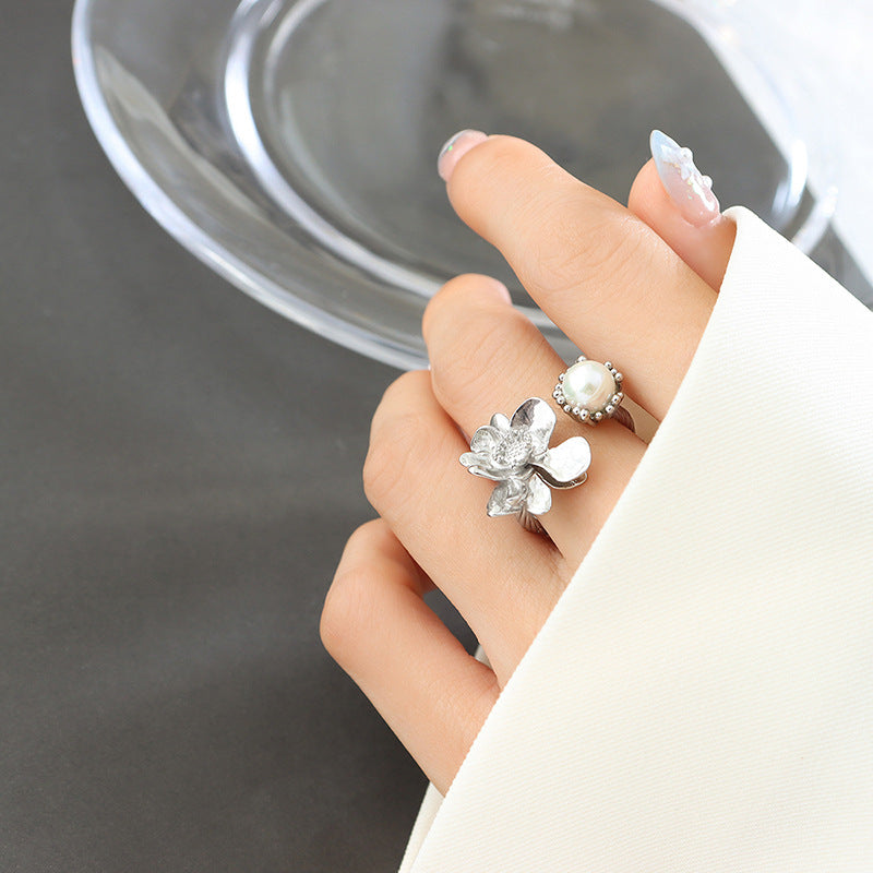 French Retro Ring with Floral Design