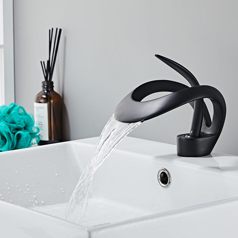 French Style Brass Hot and Cold Faucet