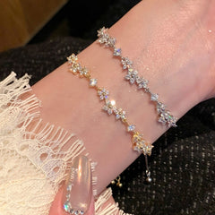 Small flower zircon bracelet gold