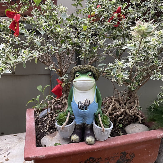 Frog Holding Succulent Flower Pot Resin Garden Decor