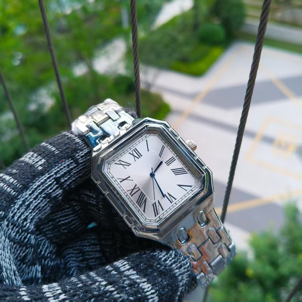 Fully automatic non-mechanical watch
