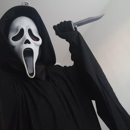 Funny, screaming, ghostface mask