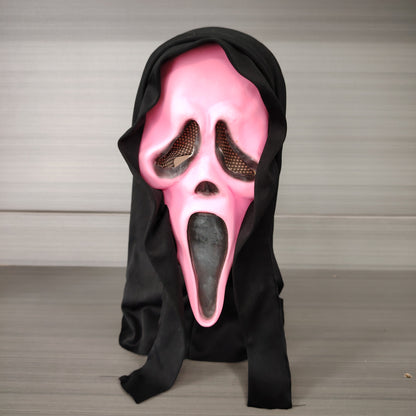 Funny, screaming, ghostface mask