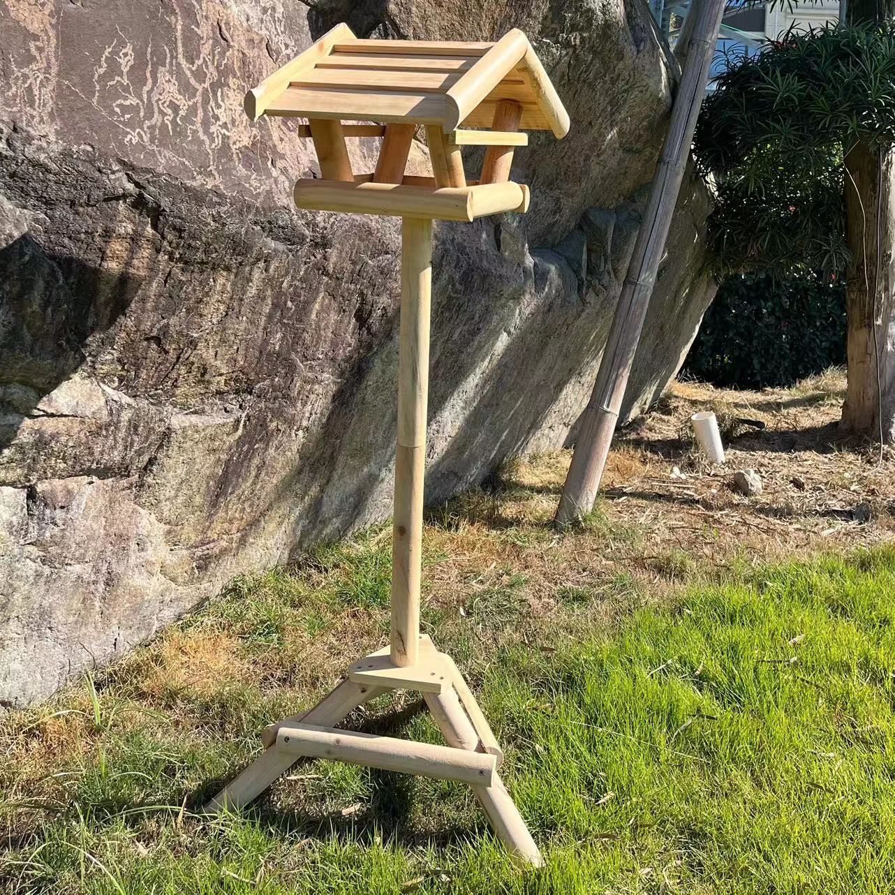 Garden floor-standing bird feeder