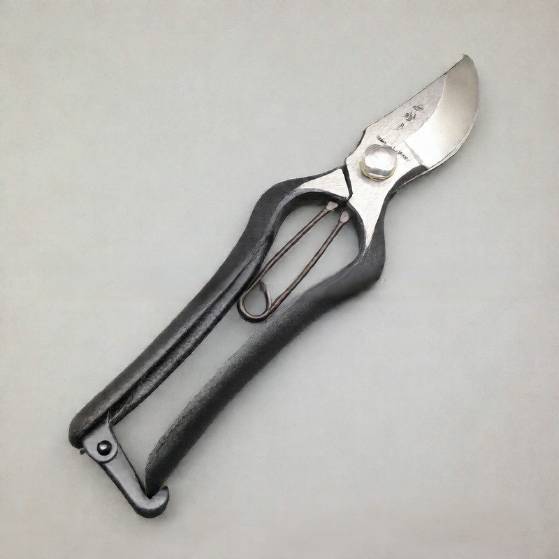 Garden pruning shears tool