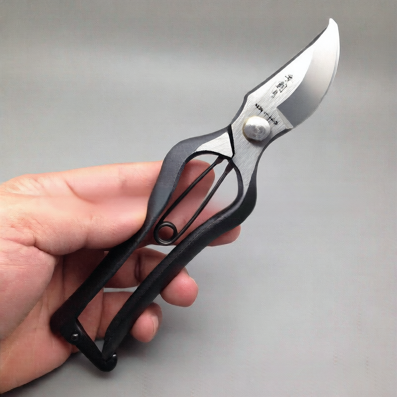 Garden pruning shears tool