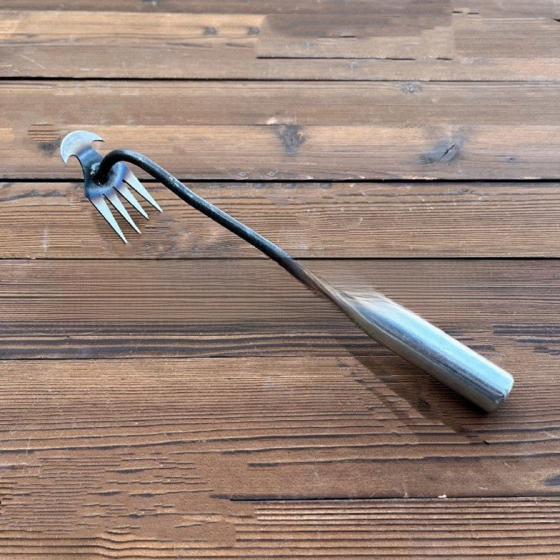 Garden Weeding Tool with Root Puller