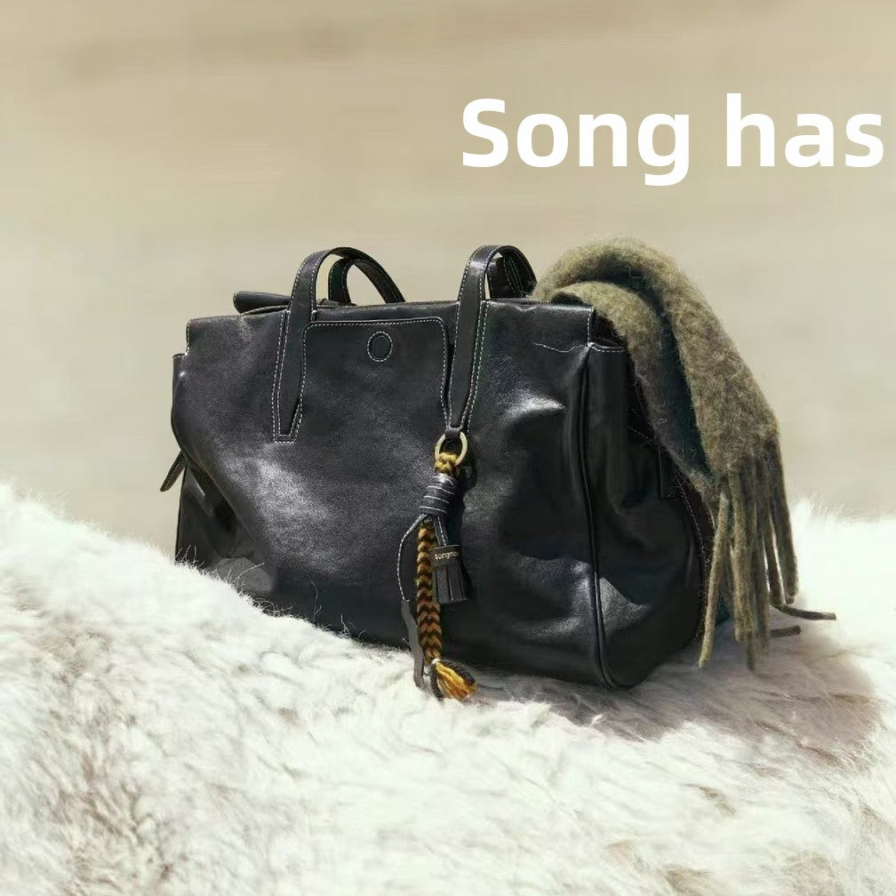 Gender-neutral vegetable-tanned leather crossbody bag