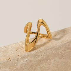 Gold ring b578