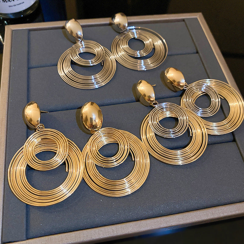 Geometric earrings with a high-end and elegant personality