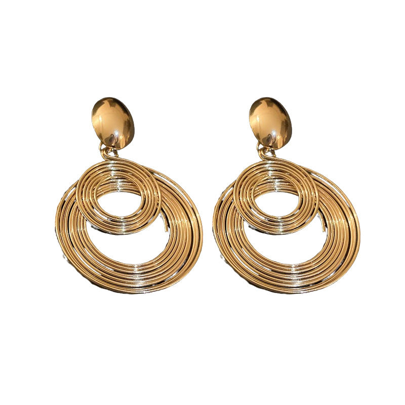 Geometric earrings with a high-end and elegant personality
