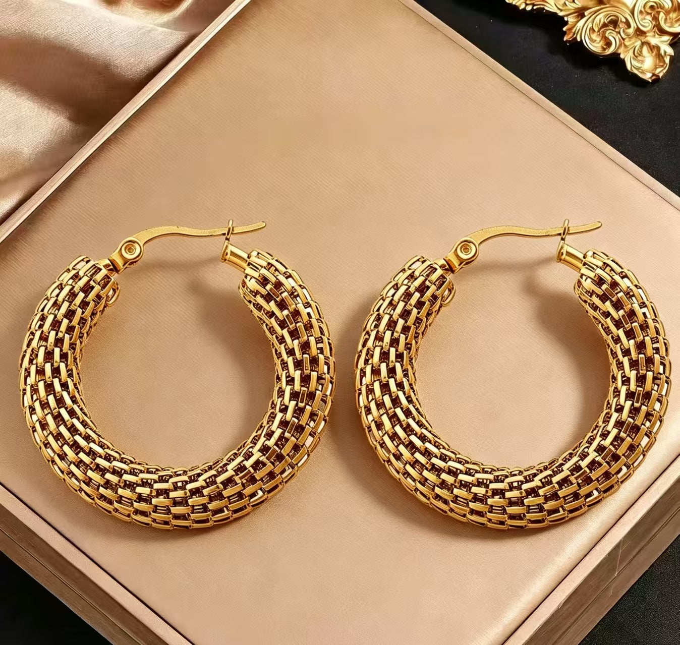 Geometric Hollow Hoop Earrings
