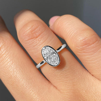 Geometric Inlaid Oval Zircon Ring