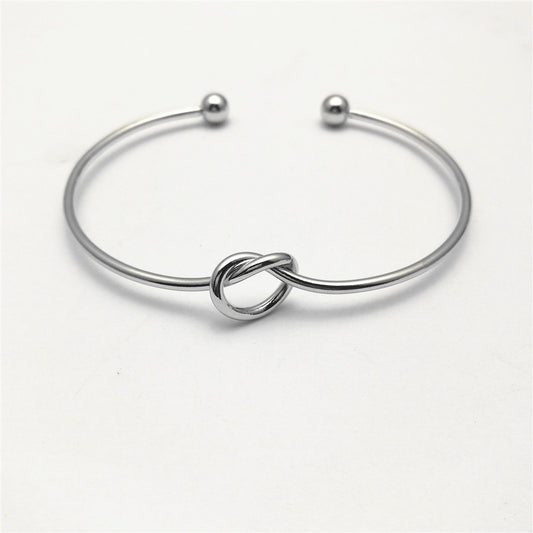 Geometric minimalist heart-shaped interlocking bracelet