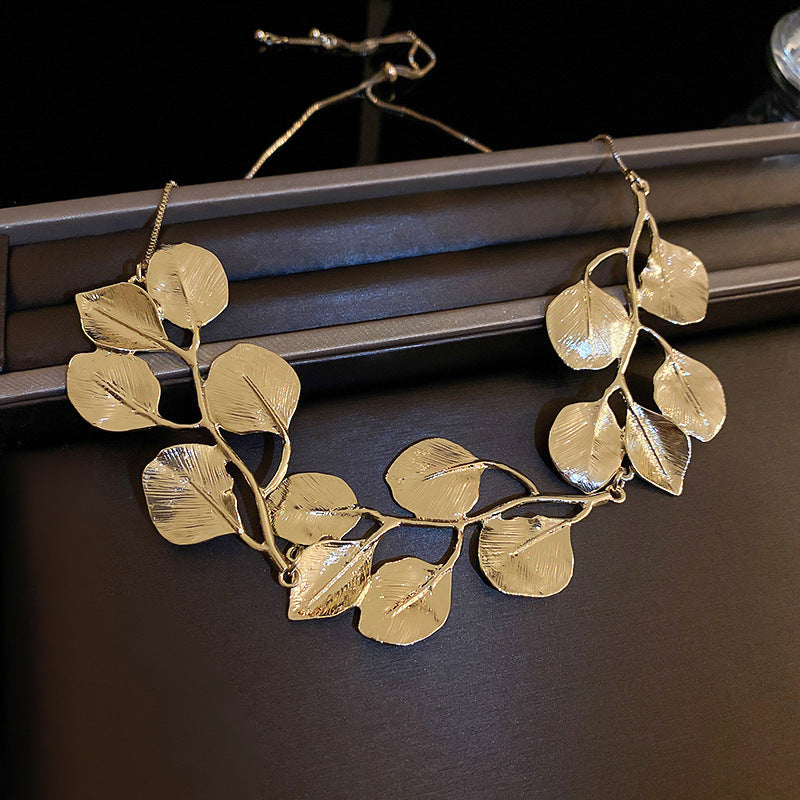 Geometric necklace