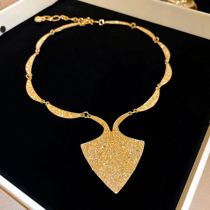 Geometric necklace