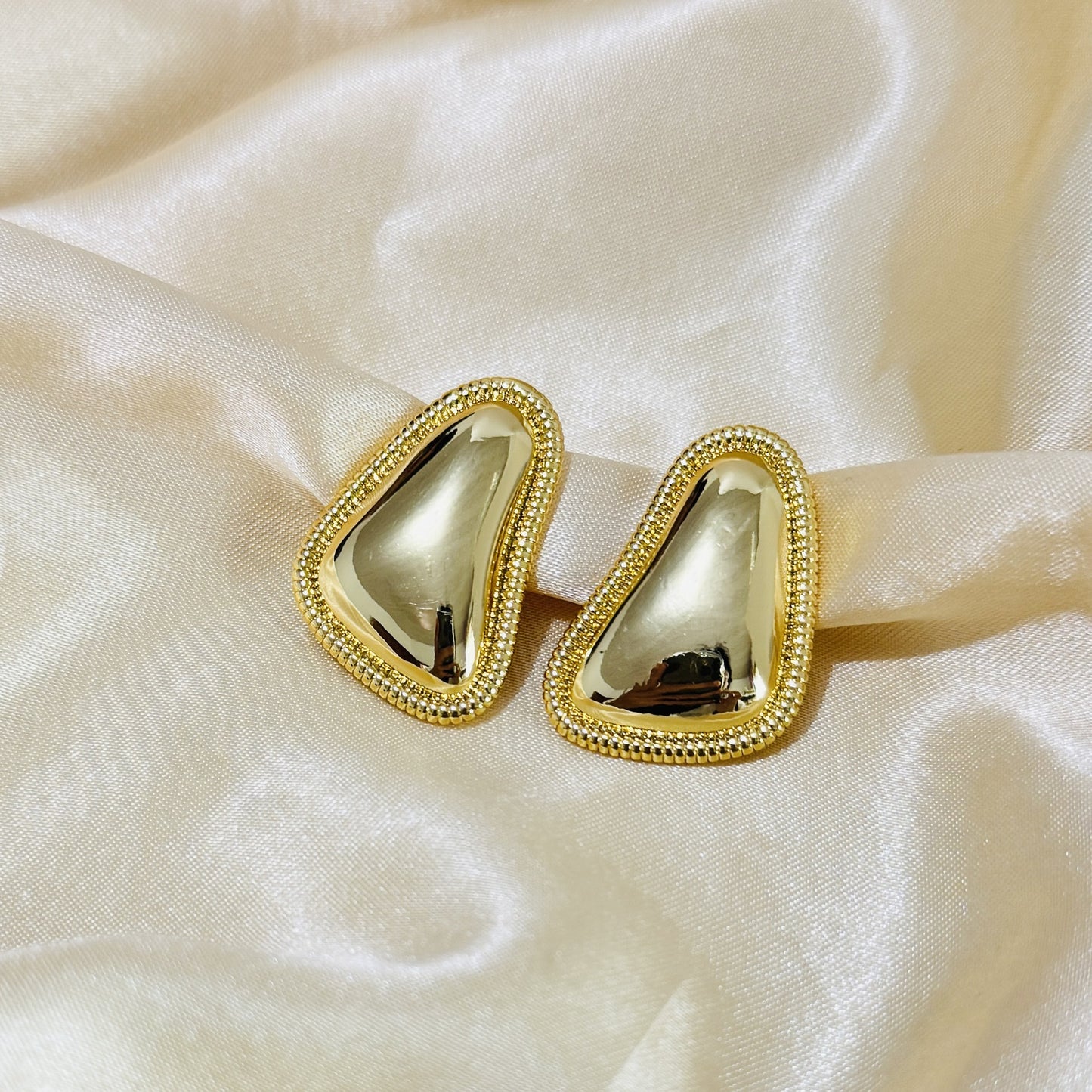 Geometric toe ring