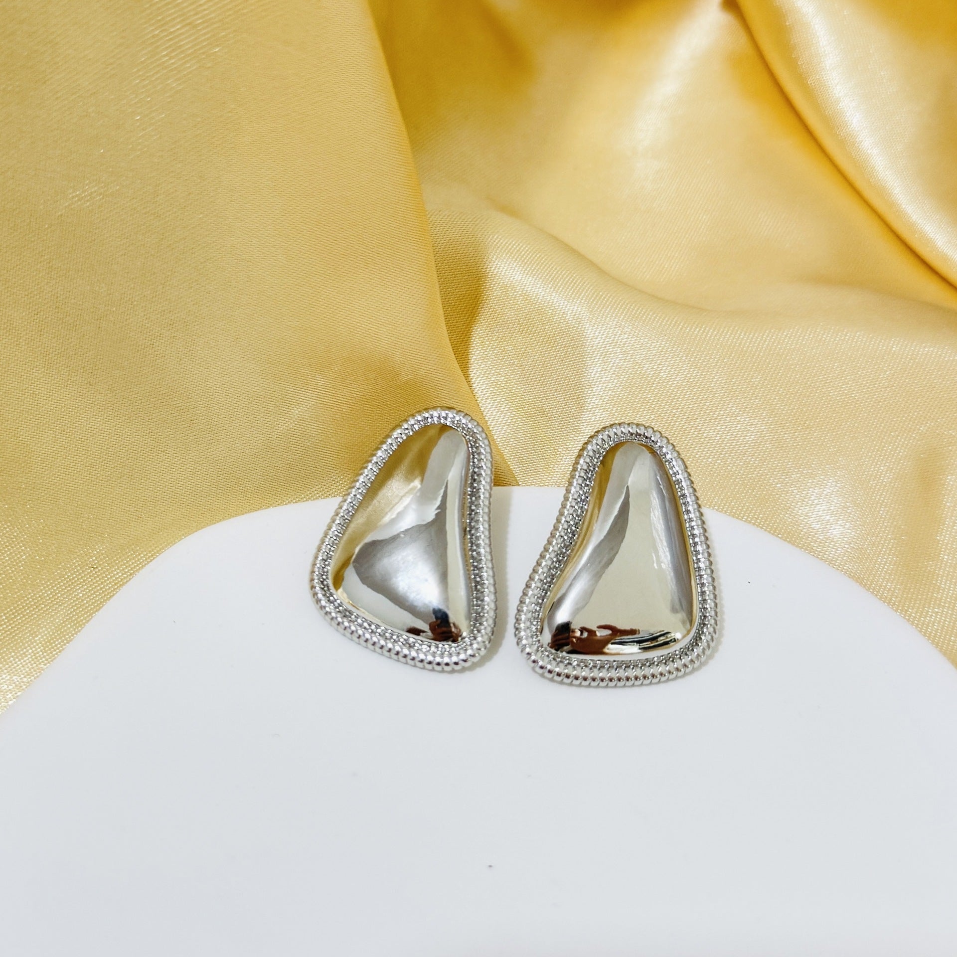 Geometric toe ring
