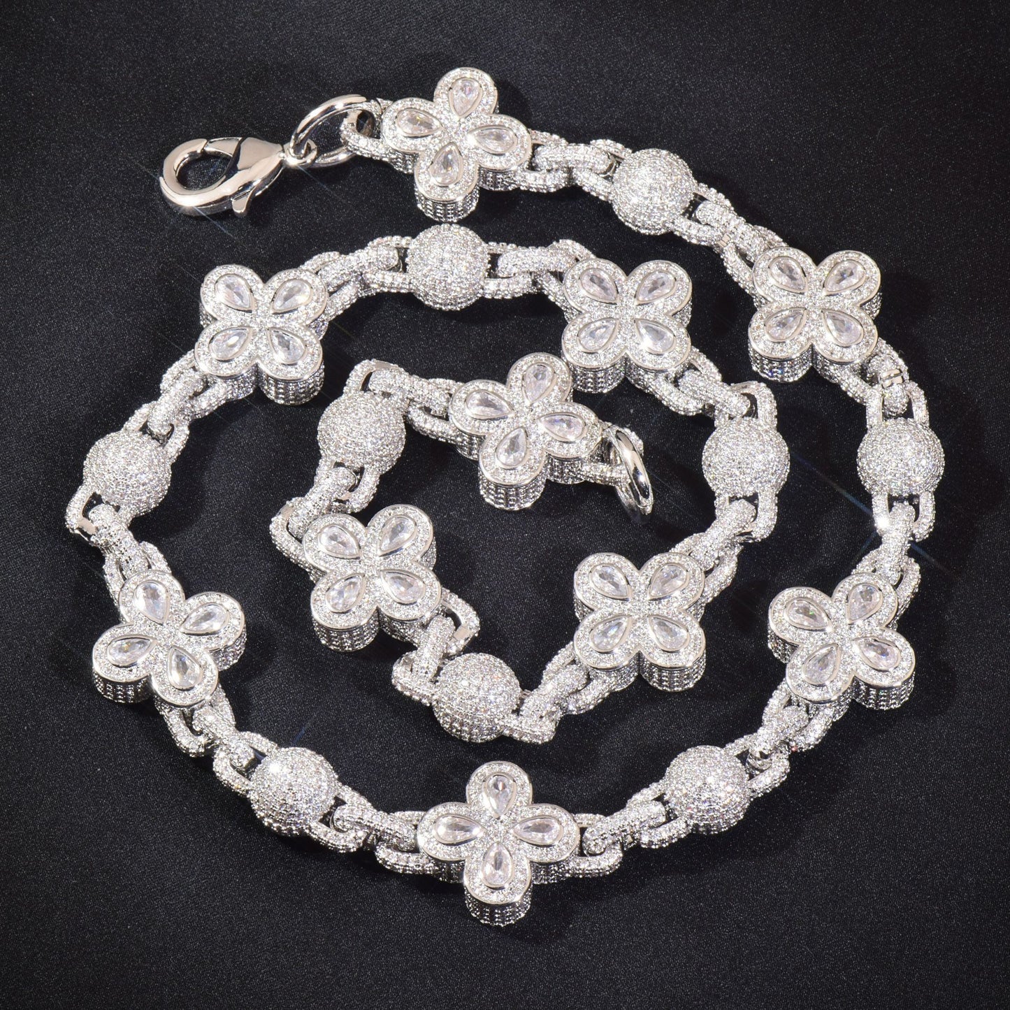 Geometric Zircon Four-Leaf Clover Necklace