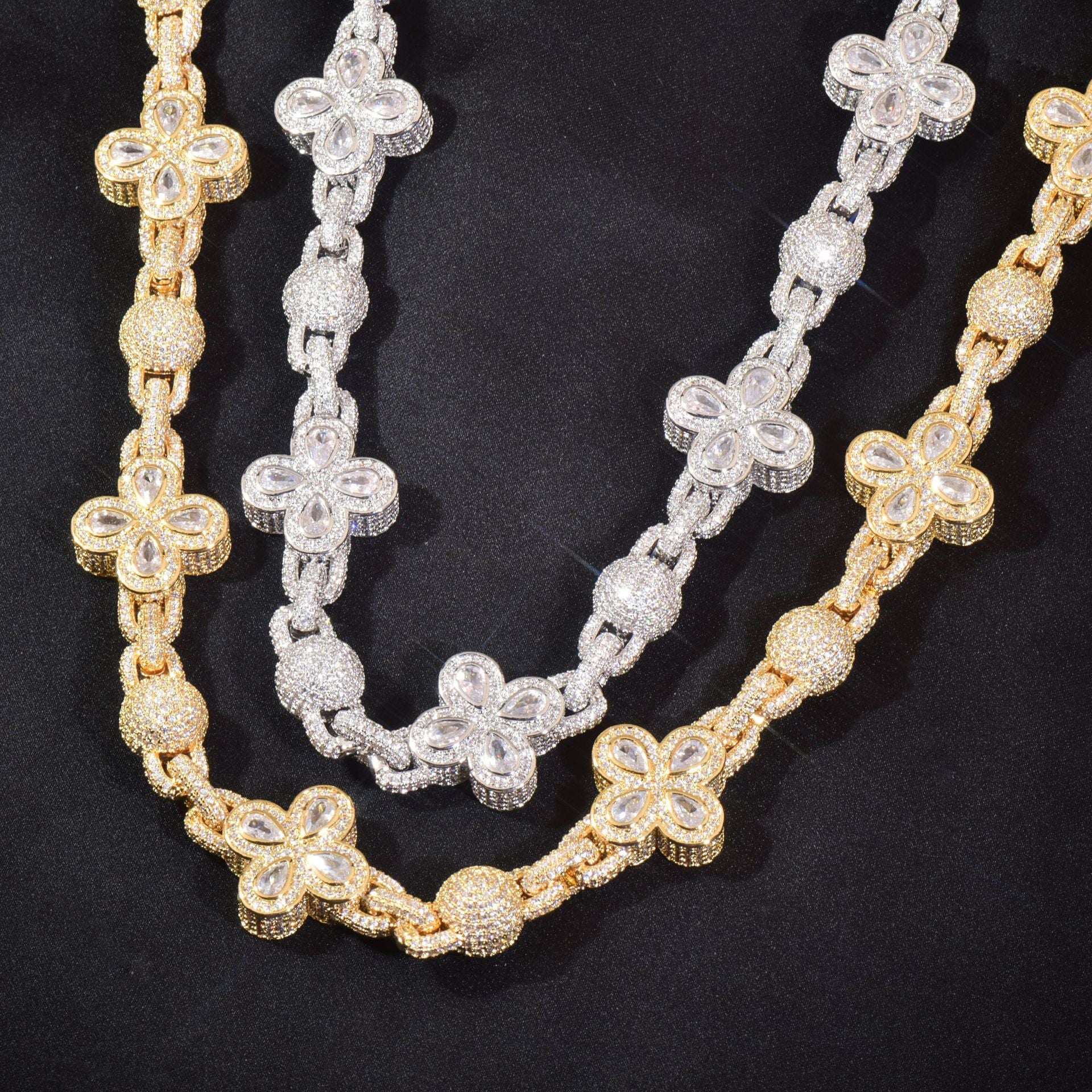 Geometric Zircon Four-Leaf Clover Necklace