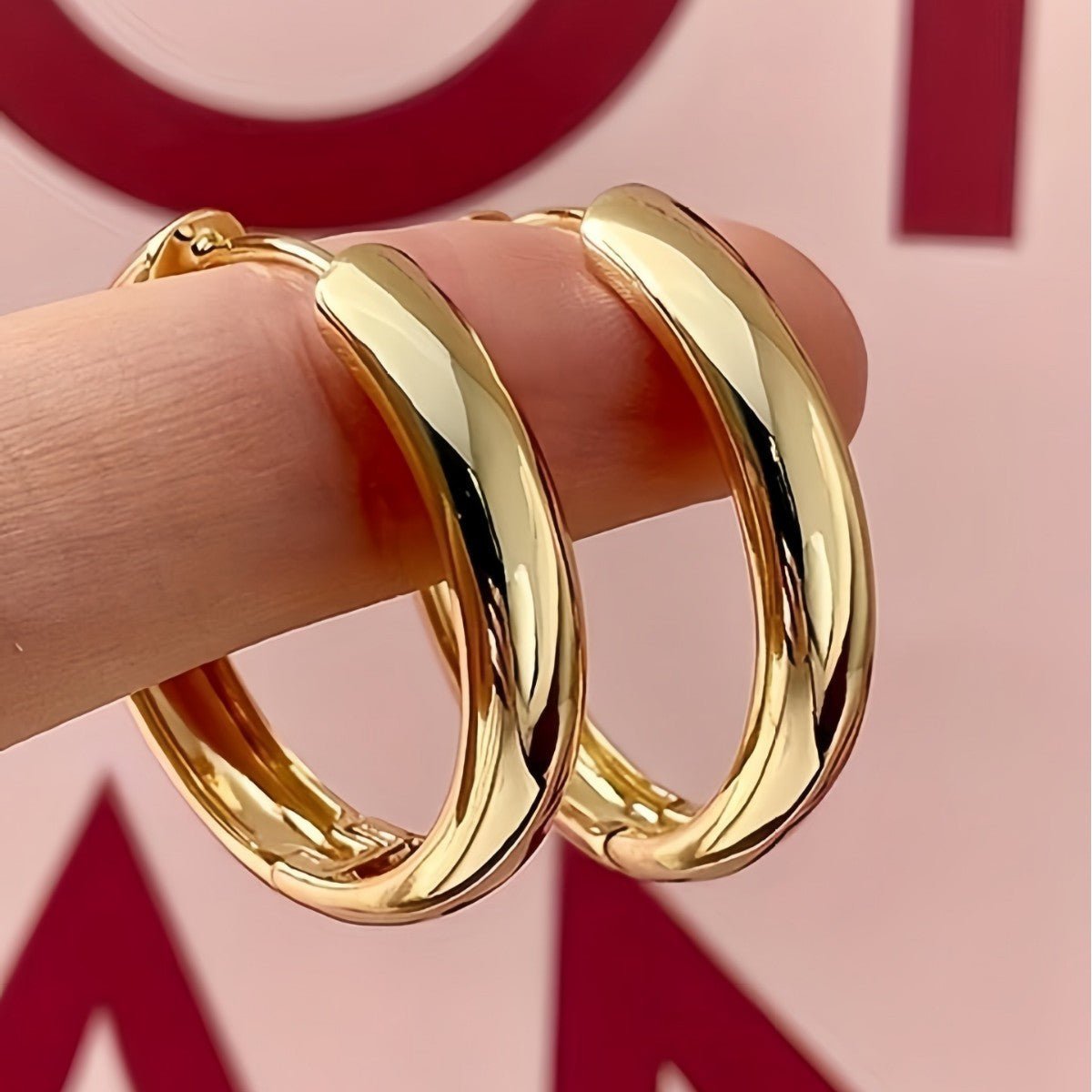 Golden round earbuckle