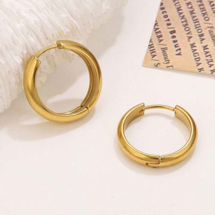 Golden round earbuckle