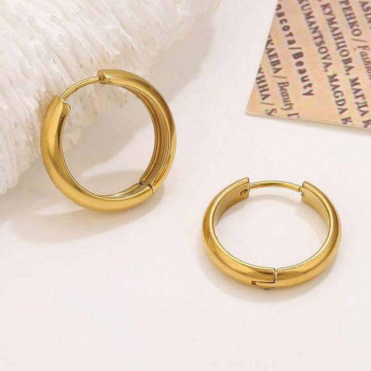 Golden round earbuckle