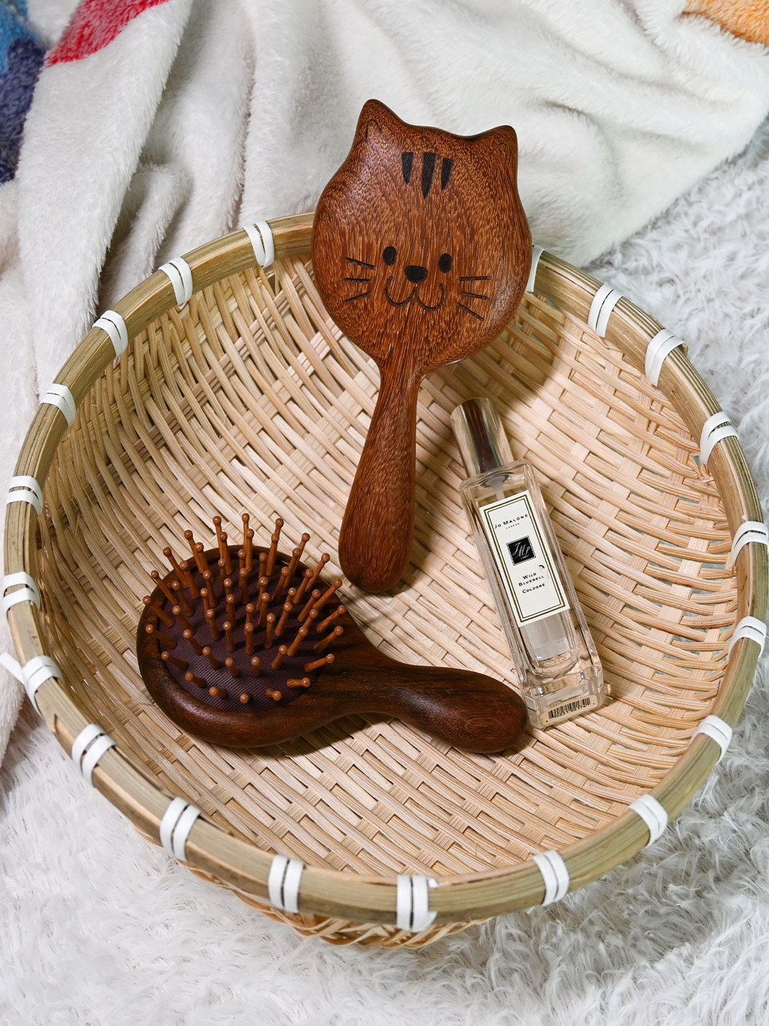 Golden Silk Rosewood Cute Cat-Face Round Comb Made of Solid Wood