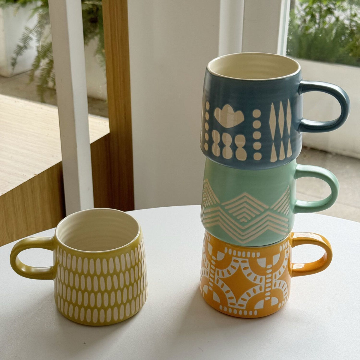 Good-Looking Retro Hand-Painted Mug