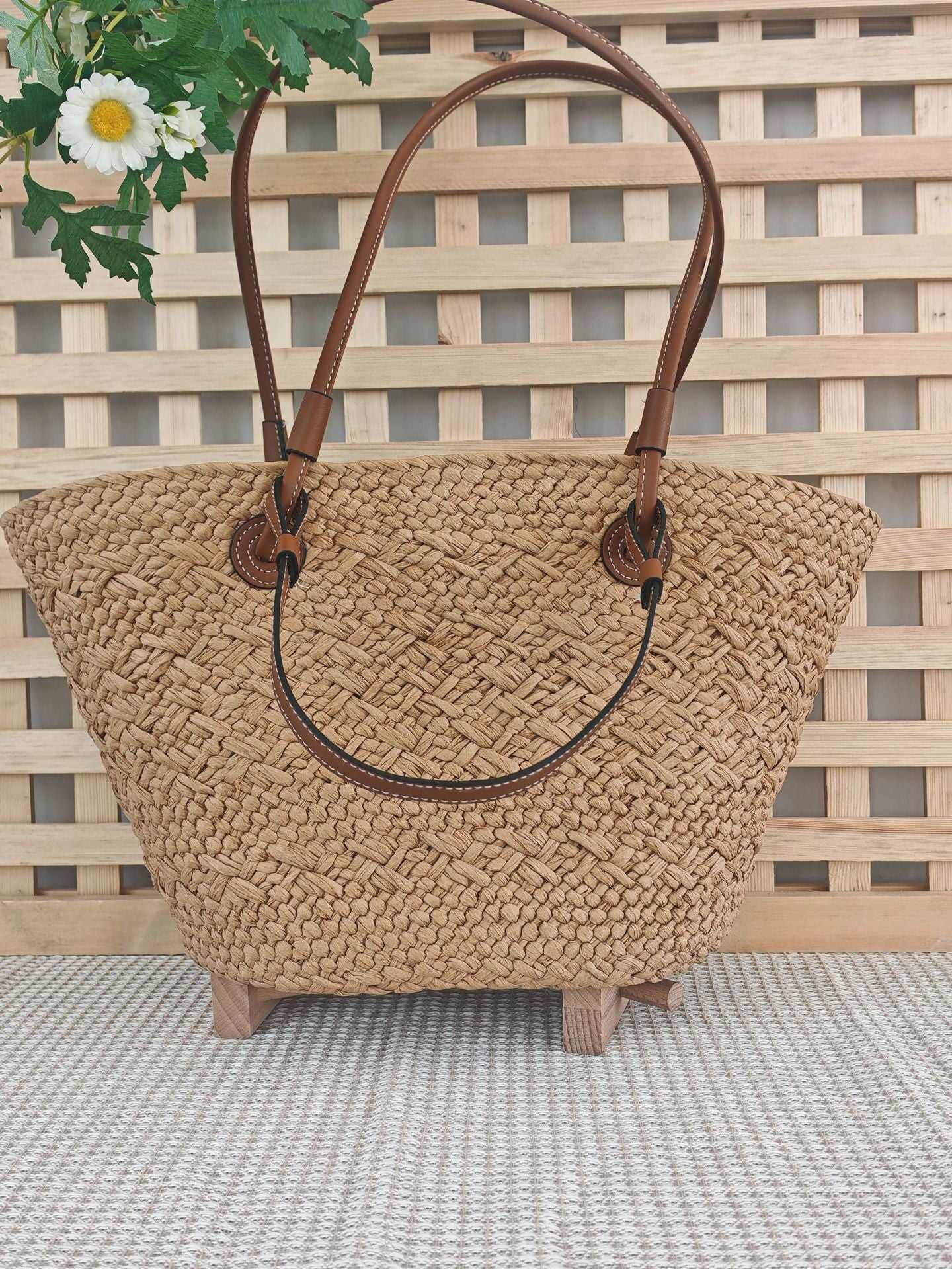 Gradient Woven Straw Tote Bag with Crossbody Strap