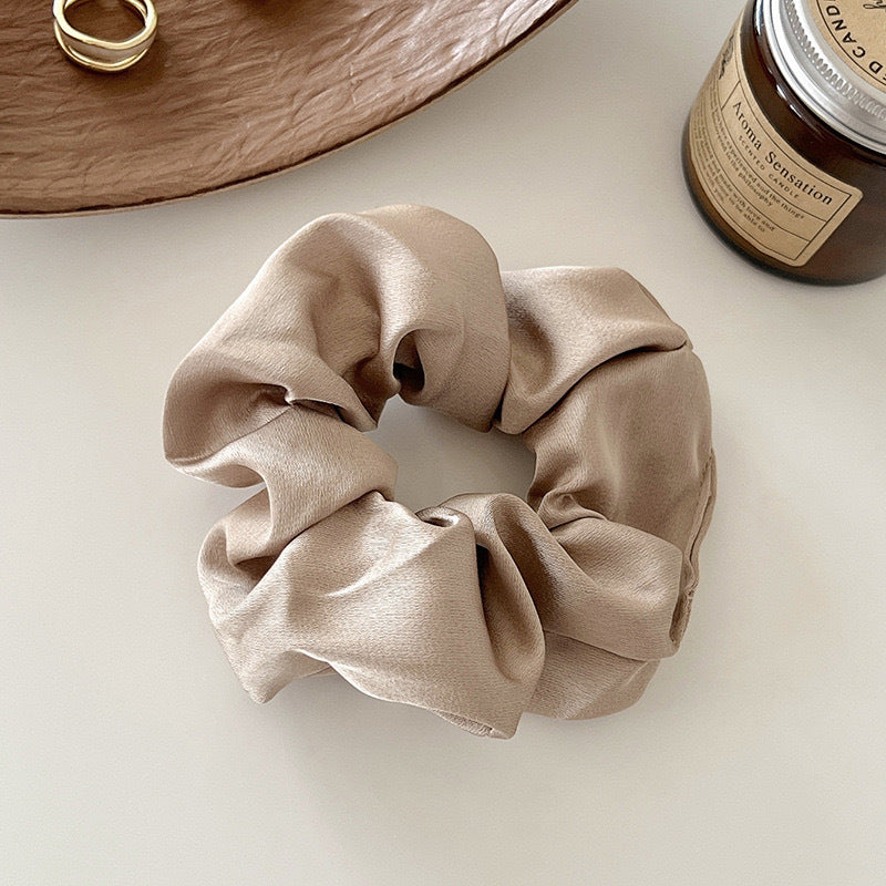 Hair ring with a hair tie, exuding a sophisticated vibe
