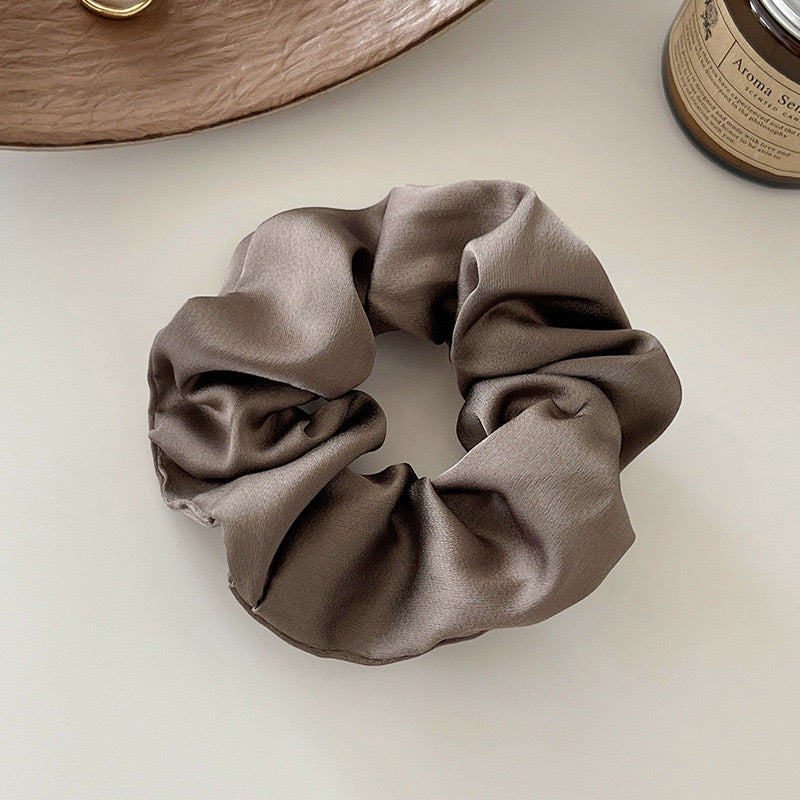 Hair ring with a hair tie, exuding a sophisticated vibe