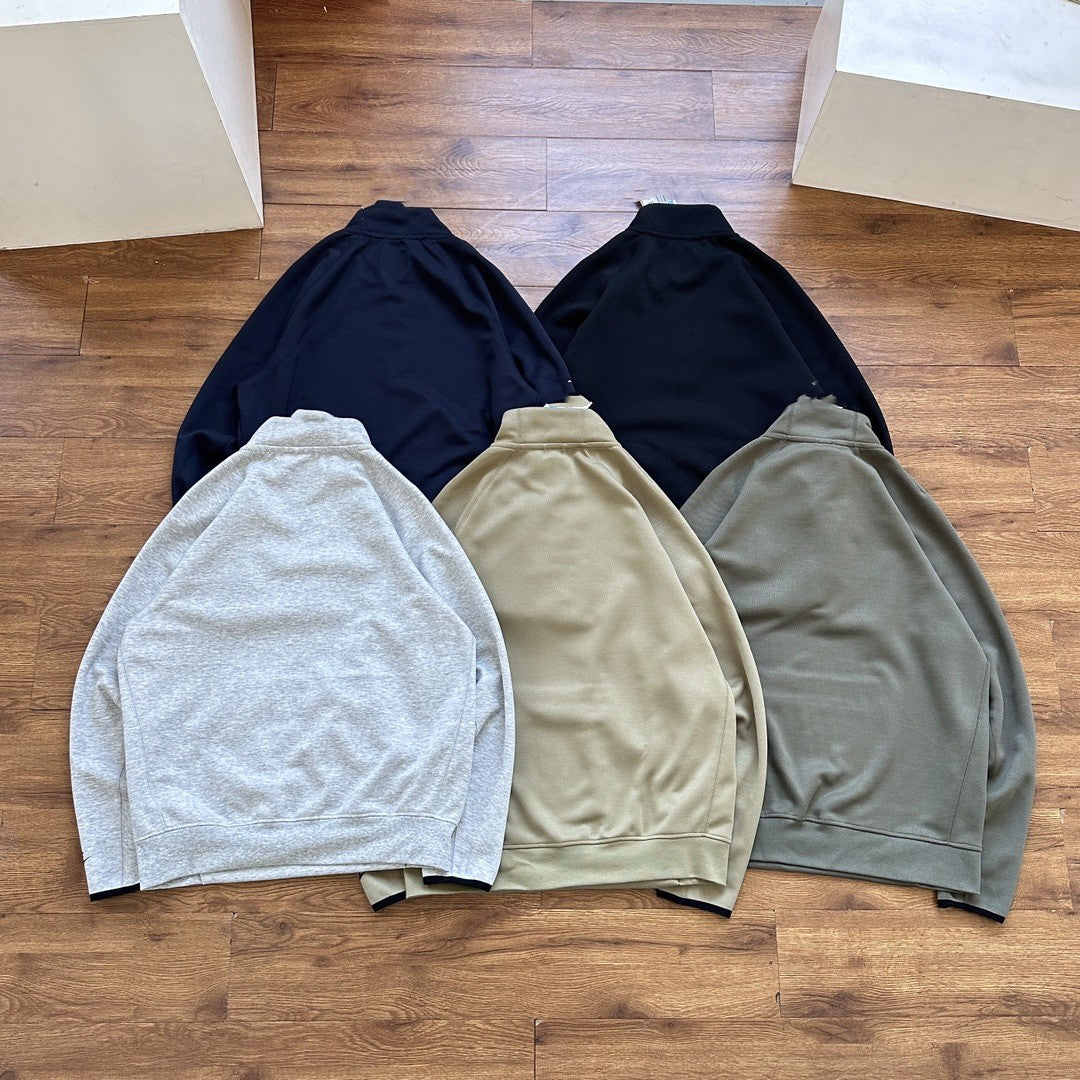 Half-zip raglan sleeve stand-up collar sweatshirt