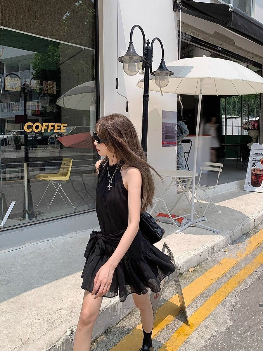 Halter-neck sleeveless dress for women