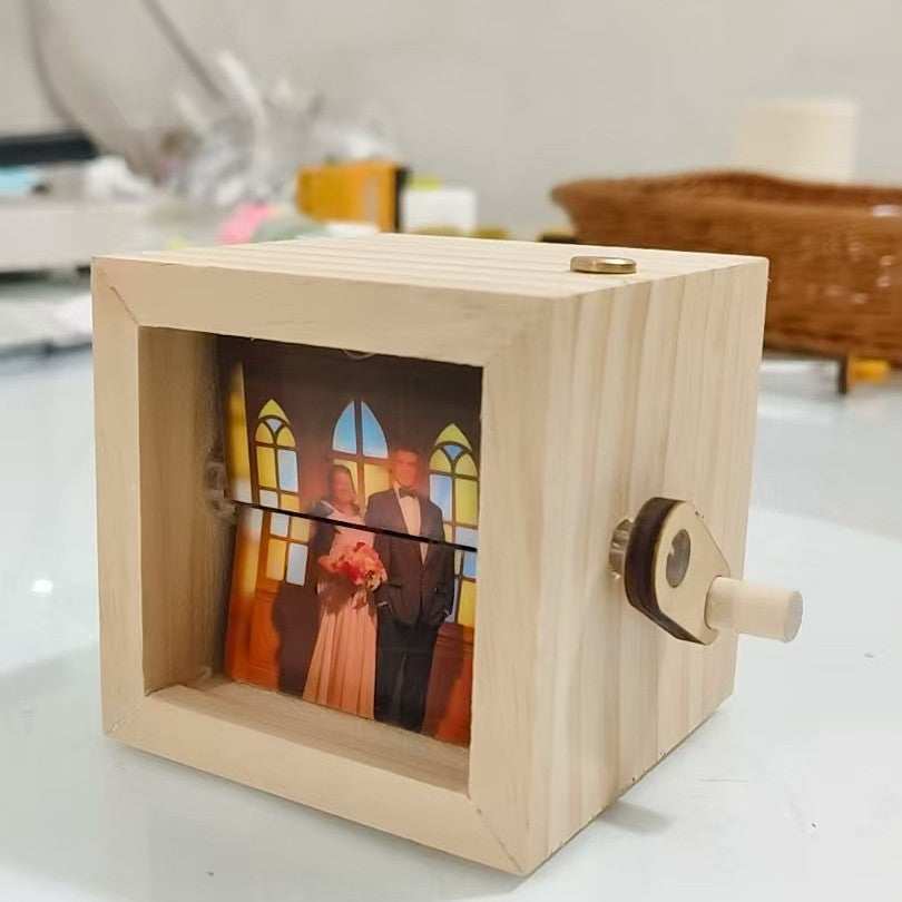 Hand-cranked page-turning photo machine