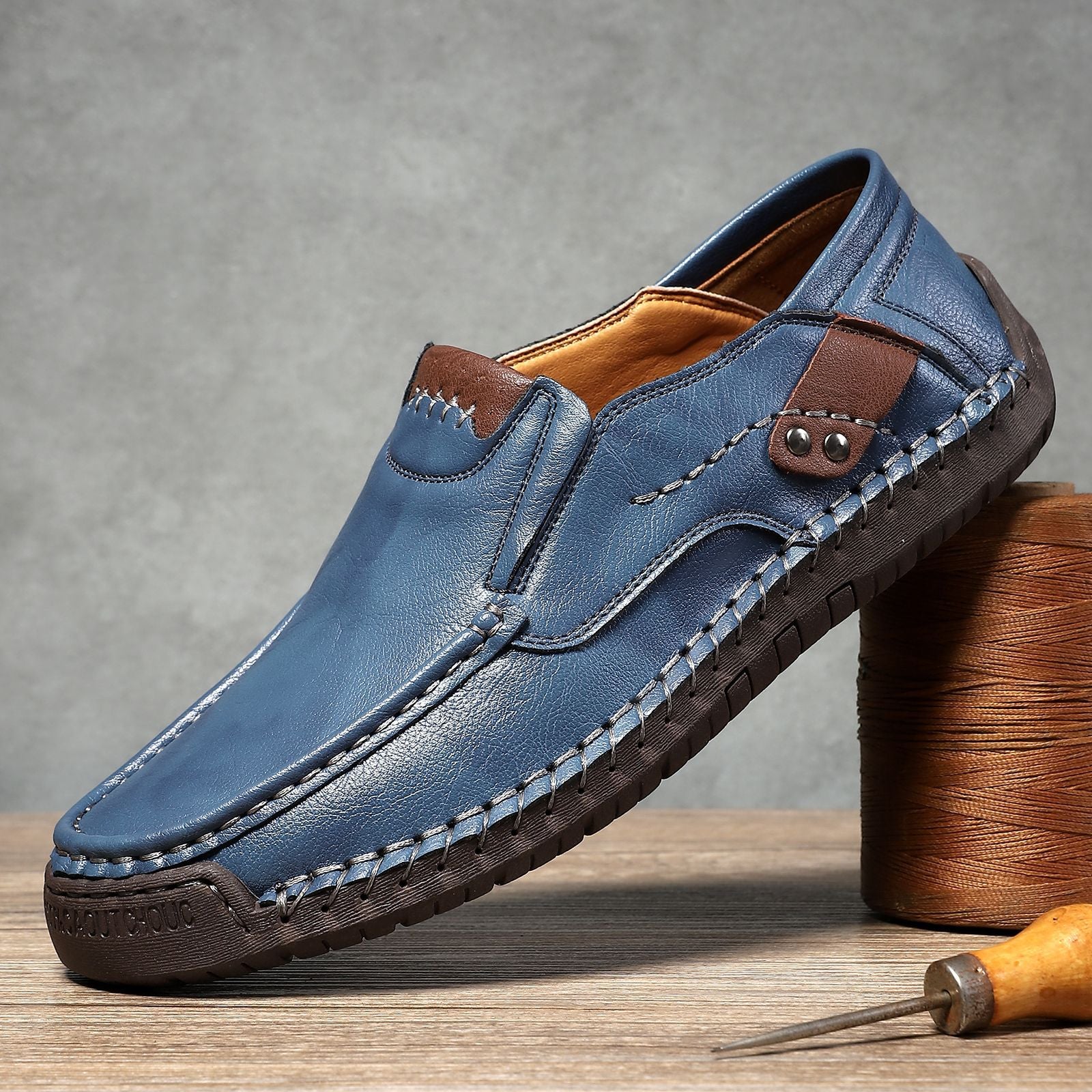 Hand-stitched Men's Loafers Slip-on Flat Leather Shoes Outdoor Casual Plus Size