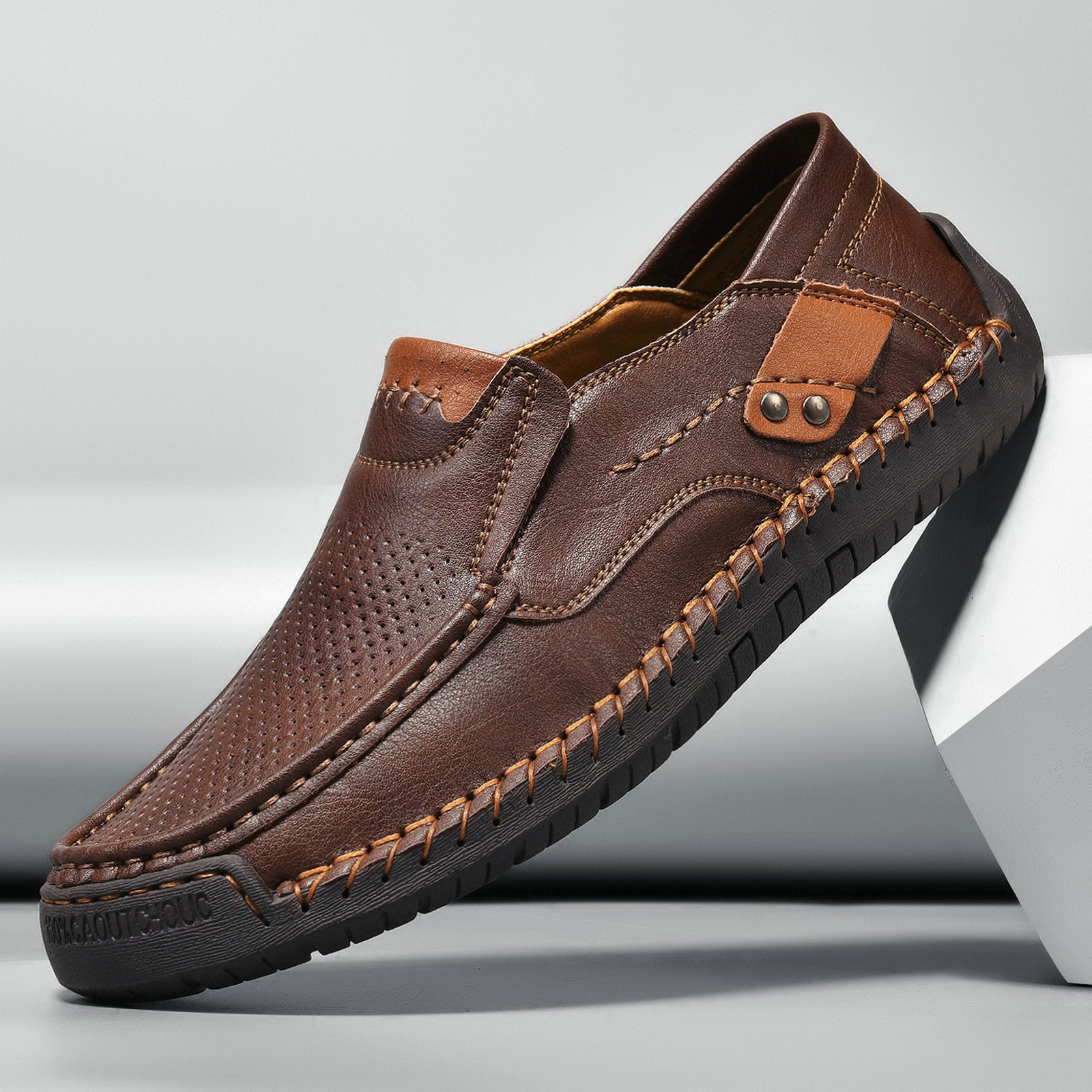 Hand-stitched Men's Loafers Slip-on Flat Leather Shoes Outdoor Casual Plus Size