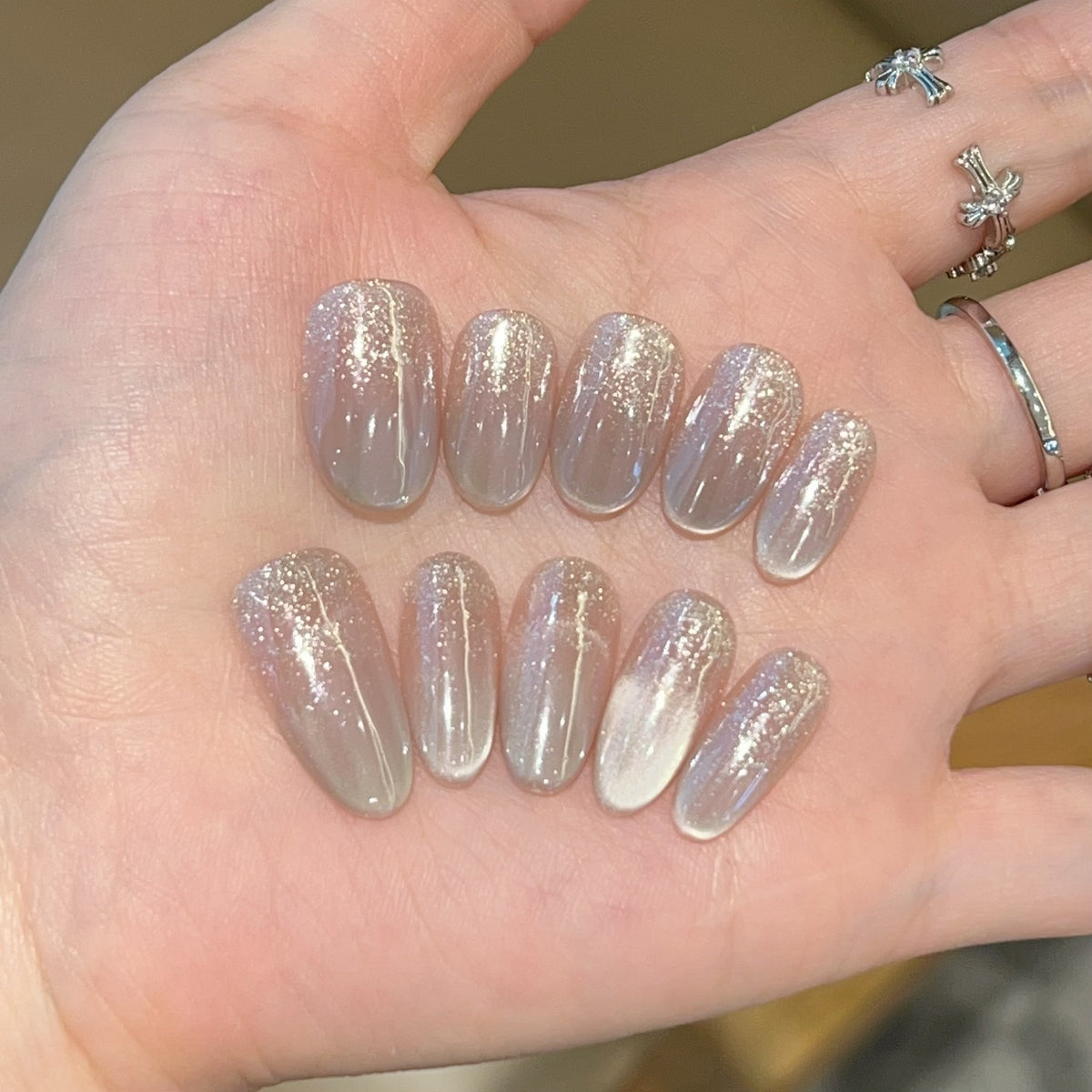 Hand-wearing nails
